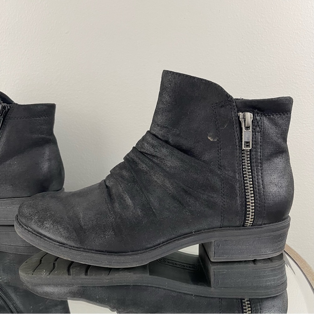 BARETRAPS Black Oiled Faux Leather Ruched Zipper Detail Yuno Ankle Booties - Picture 9 of 12